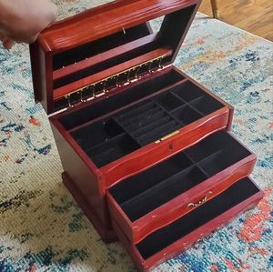 Wooden jewelry box